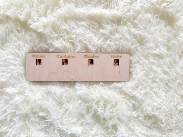 Compteur mathématique en bois avec indication millier, centaines dizaines unités | outil pédagogique