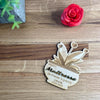 Personalized wooden flower pot magnet with shiny acrylic heart-shaped flowers, engraved text, and magnetic back. Ideal gift for teachers, Mother’s Day, or Grandmother’s Day. Laser-cut and handmade in France.